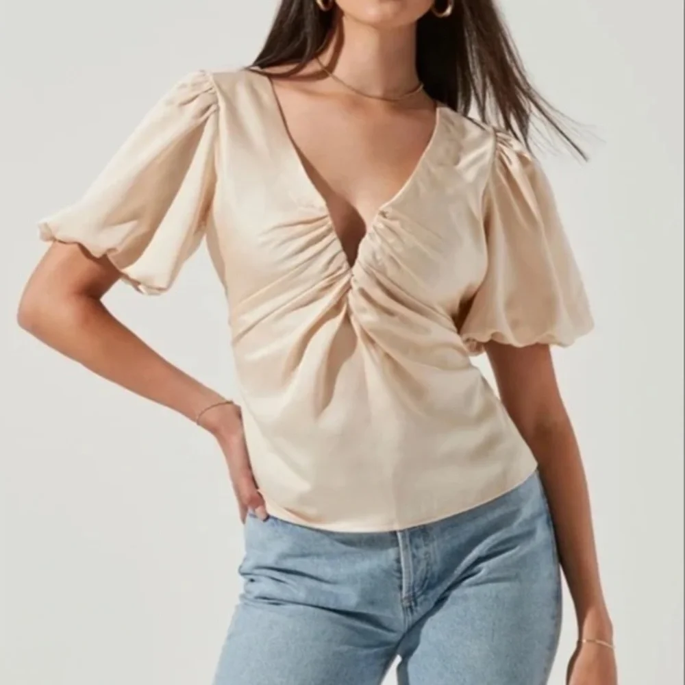 NWT ASTR Satin Balloon Puff Sleeve Top